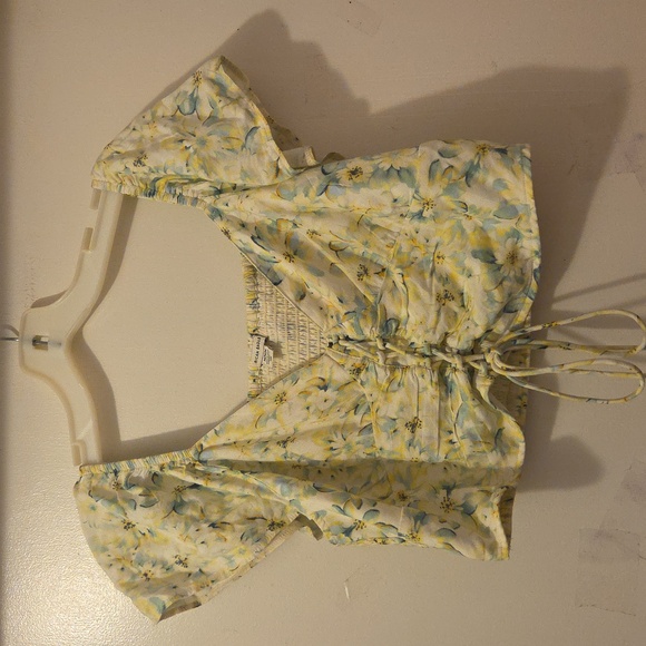 American Eagle Cream CropTop Medium - Picture 1 of 4